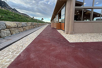 Outdoor walkway at an equestrian facility with weather-resistant REGUPOL equestrian flooring – slip-resistant, shock-absorbing flooring for safe pathways around horse stables