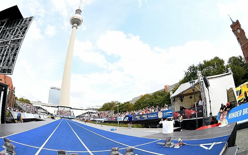 Track & Field Event "Berlin fliegt" at the Alexander Square (Image: Benjamin Heller) Track & Field Event "Berlin fliegt" at the Alexander Square (Image: Benjamin Heller)