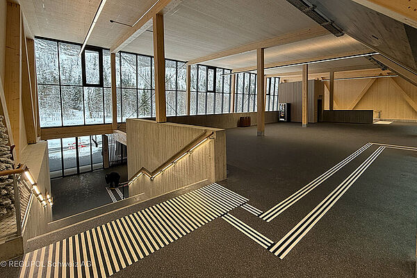 REGUPOL everroll alpine: Greater comfort and slip resistance for the world's steepest cable car