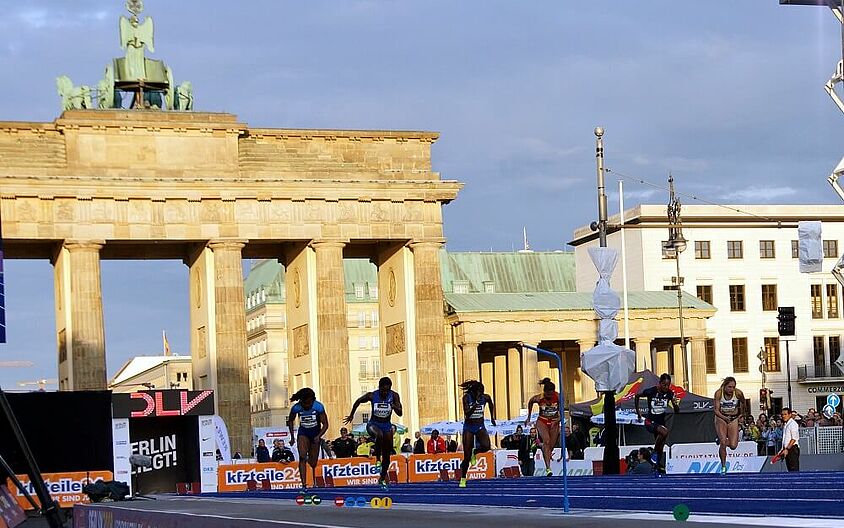 Track & Field Event "Berlin fliegt" at the Brandenburg Gate (Image: Benjamin Heller) Track & Field Event "Berlin fliegt" at the Brandenburg Gate (Image: Benjamin Heller)
