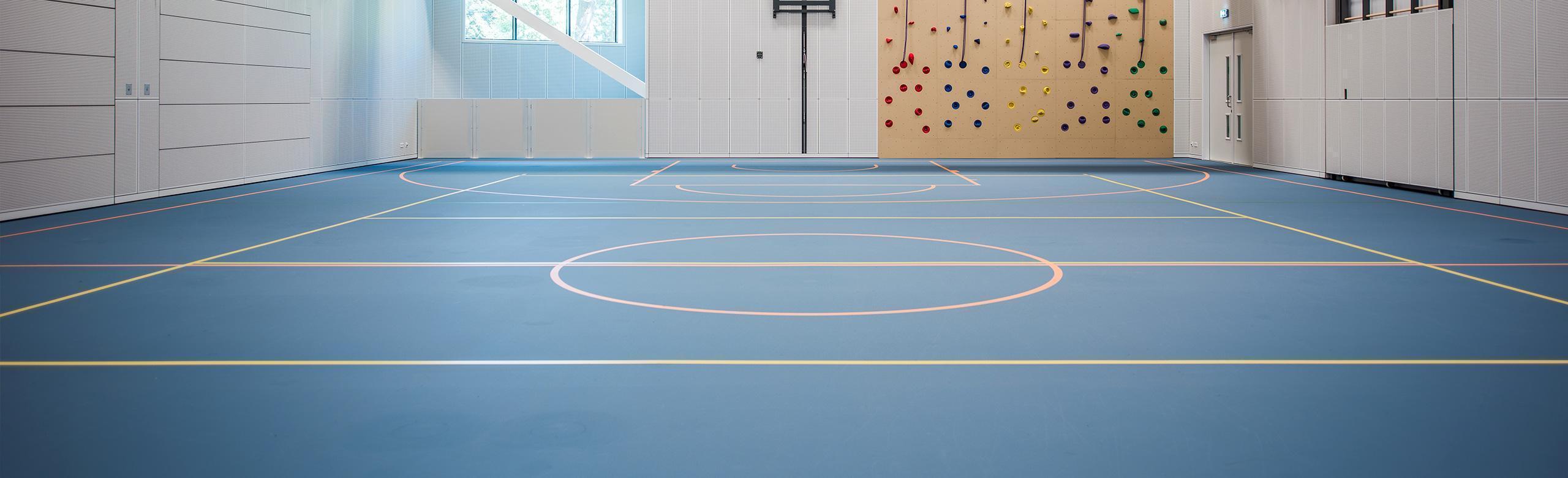 Sports hall with a REGUPOL sports hall flooring in blue Sports hall with a blue sportshall flooring and white lining